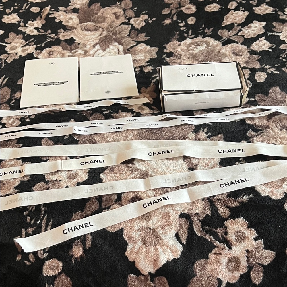 CHANEL White Branded Ribbon Set with Black Logo - Picture 1 of 1